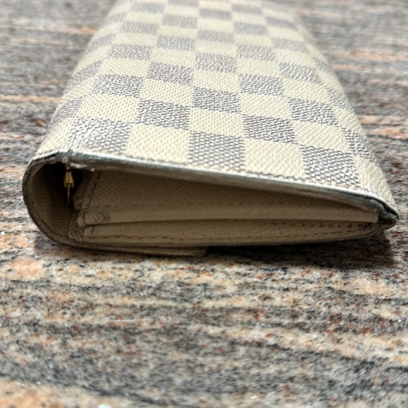 Louis Vuitton Wallet - Picture 4 of 8